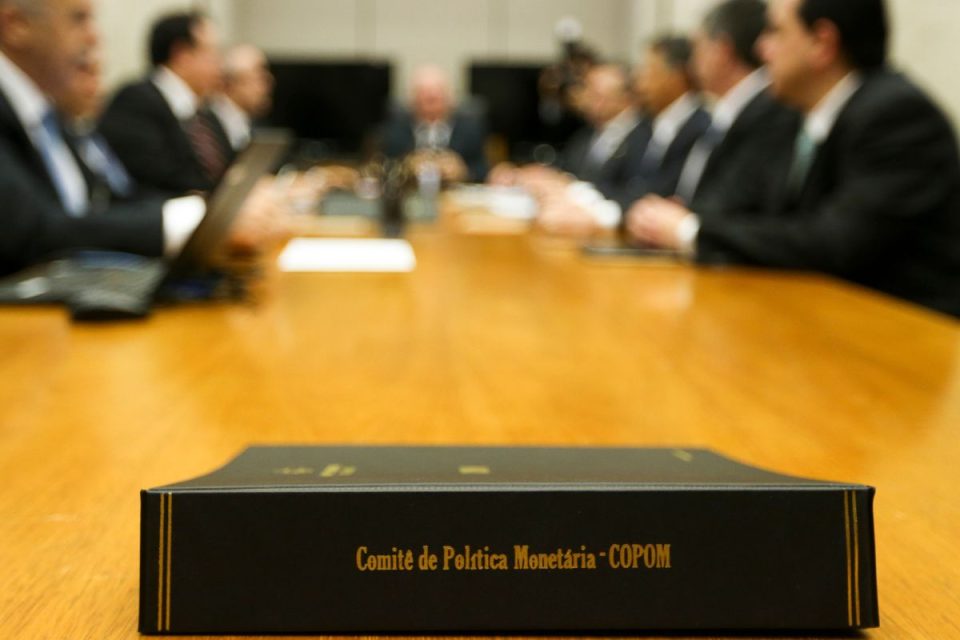 Quando Copom divulga a ata da reunião?