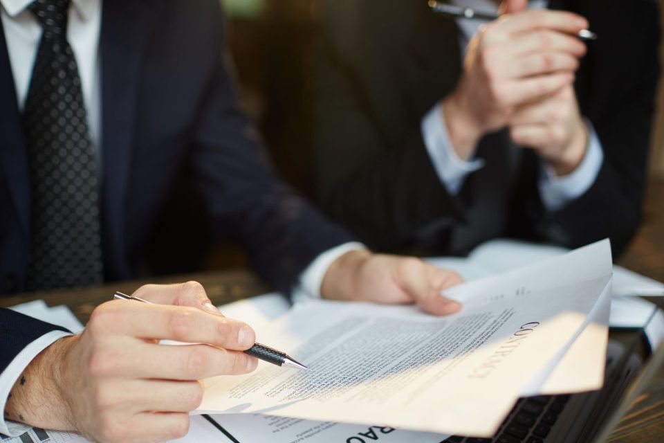 O que é recuperação judicial e como empresas chegam a esse ponto?