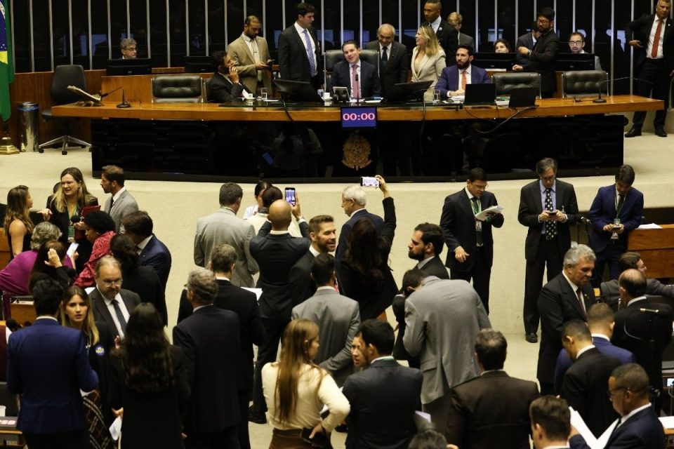 Câmara aprova projeto que revoga resolução do Conanda sobre aborto legal