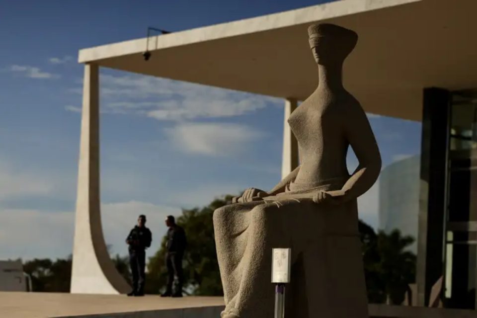 Como o STF define o que é constitucional e o que não é?