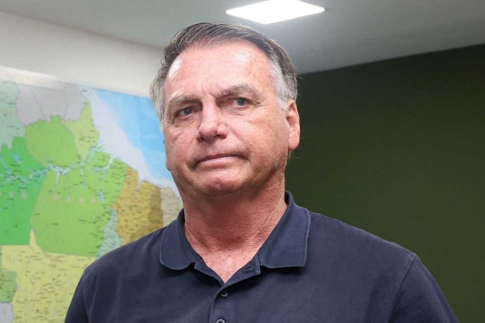 Defesa de Bolsonaro solicita ao STF autorização para visita de Tarcísio