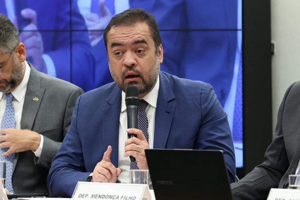 Agenda do dia: renúncia no Rio, reuniões em Brasília e depoimento no Congresso