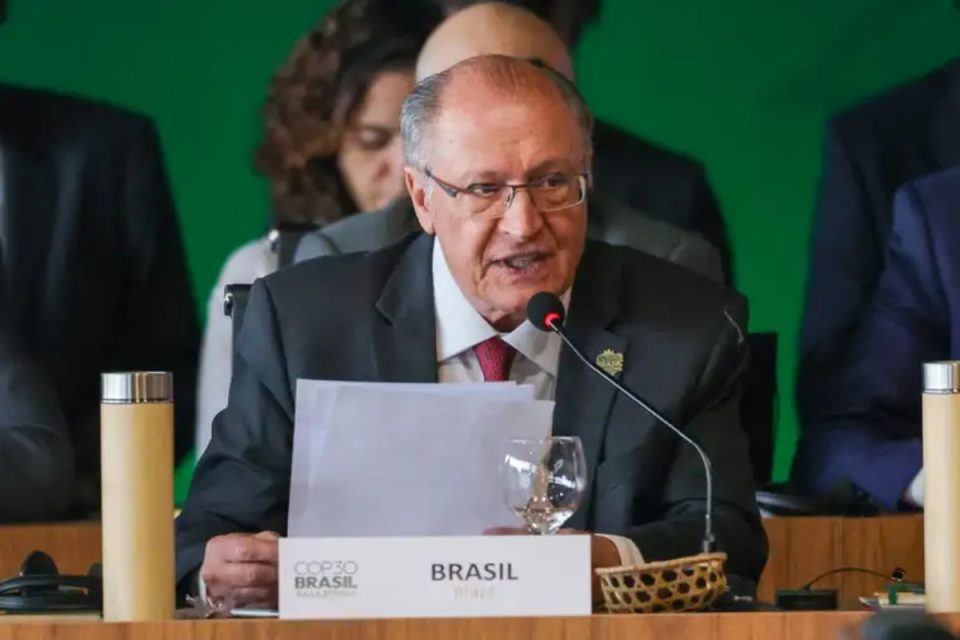Alckmin diz que fim do tarifaço é prioridade nas negociações com os EUA, mas acordo pode demorar