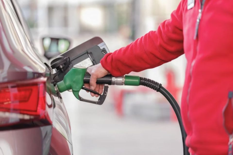 Por que preço da gasolina muda em cidades brasileiras?