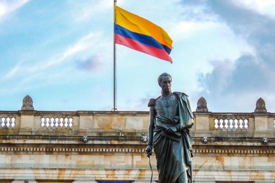 Colômbia corre risco de golpe ou intervenção militar?