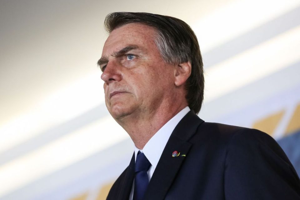 Bolsonaro cita surto em episódio de tornozeleira durante audiência de custódia; Justiça mantém prisão