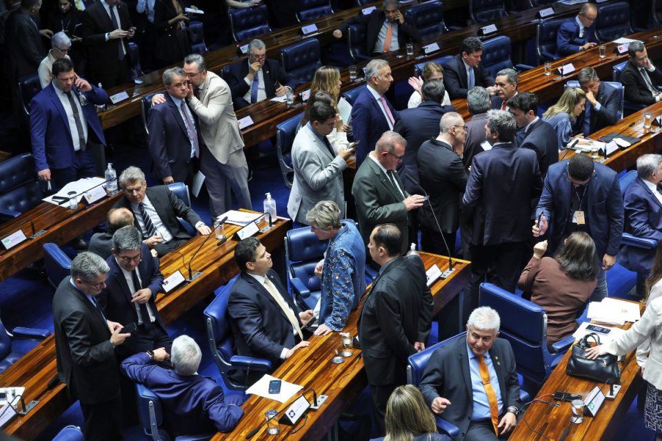 Senado aprova aumento de penas para crimes sexuais contra vulneráveis; saiba o que muda